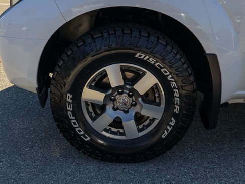Used 2012 Nissan Frontier PRO-4X AWD/4WD image 11