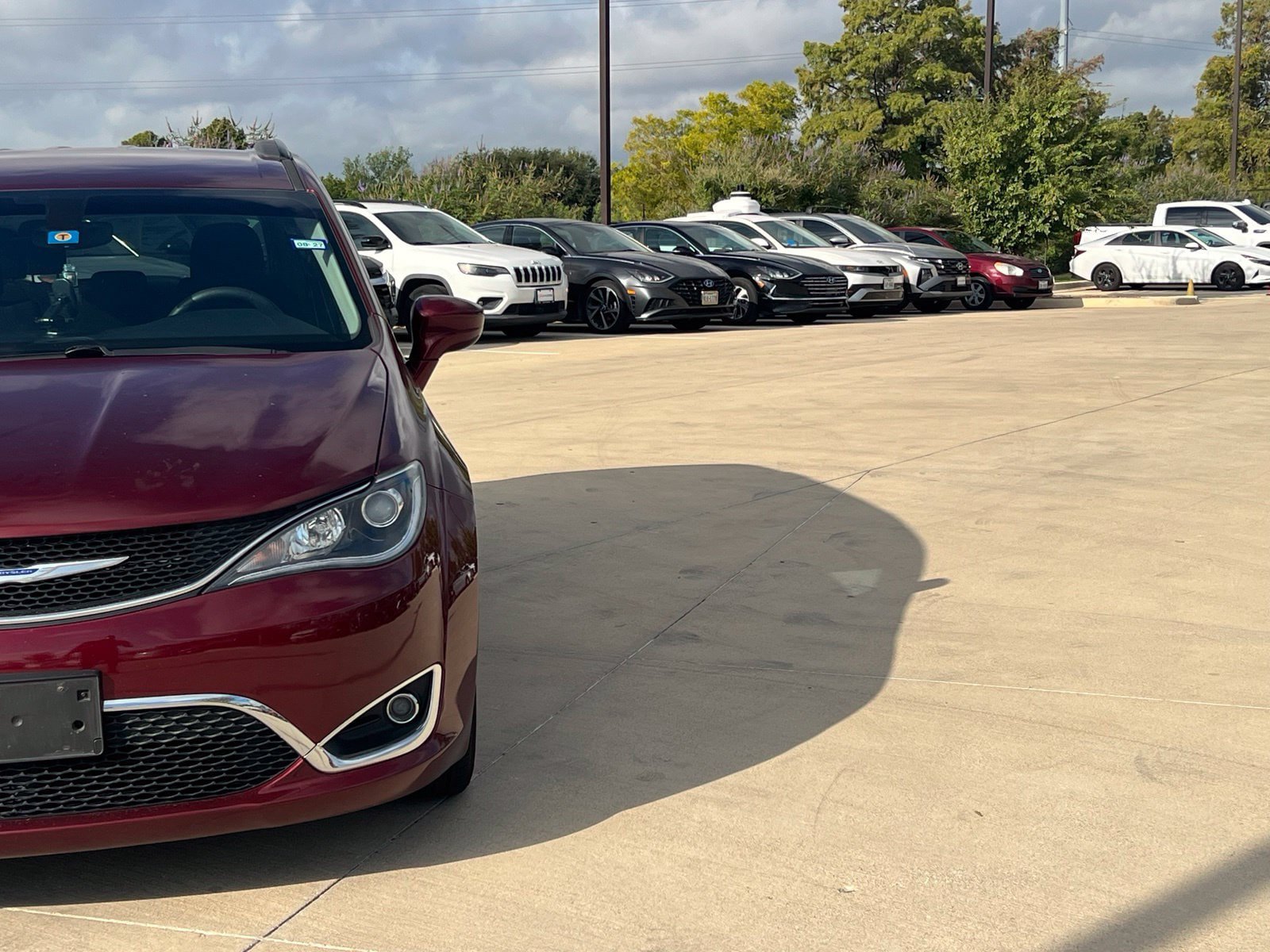 Used 2018 Chrysler Pacifica Touring Plus w/ Tire & Wheel Group FWD image 3