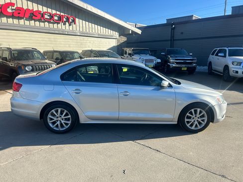 Used 2013 Volkswagen Jetta SE image 2