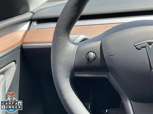 Used 2024 Tesla Model Y 2WD image 40