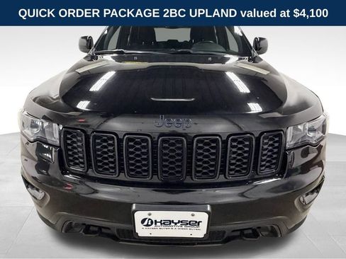Used 2018 Jeep Grand Cherokee Laredo image 3