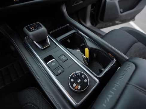 Used 2023 Nissan Pathfinder SV image 30