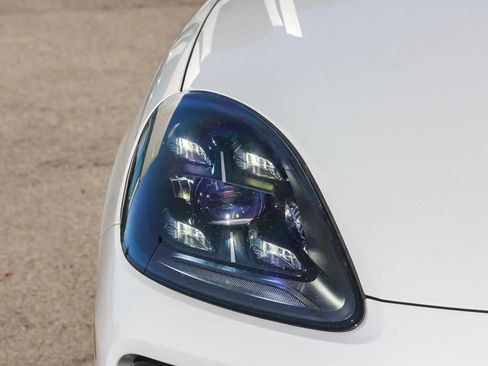 Used 2020 Porsche Cayenne image 8