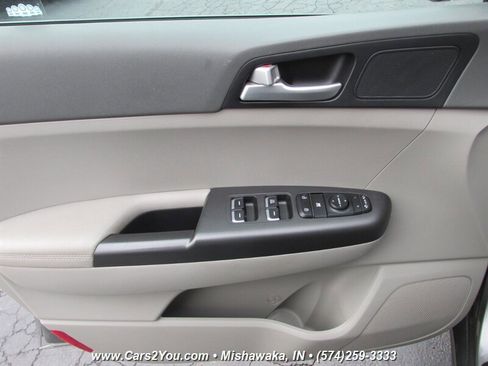 Used 2018 Kia Sportage LX w/ LX Technology Package image 10