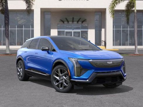 New 2025 Cadillac Optiq Luxury 2 image 7