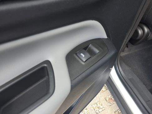 Used 2021 Chevrolet Equinox LS image 11