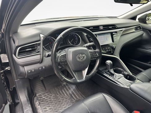Used 2019 Toyota Camry SE FWD image 11