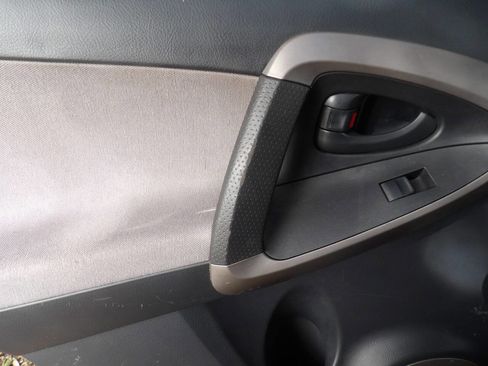 Used 2006 Toyota RAV4 2WD image 22