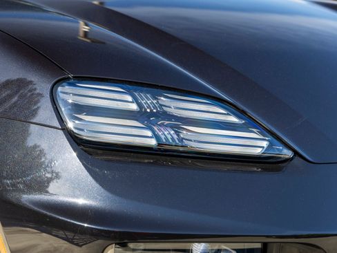 New 2026 Porsche Macan Turbo Electric image 15