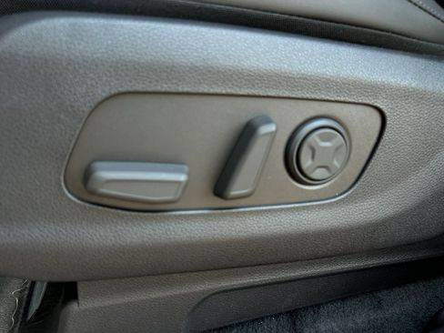 New 2026 Kia Carnival EX image 18