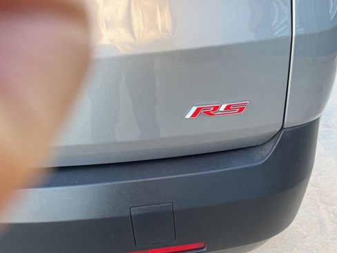 Used 2023 Chevrolet Traverse RS image 9