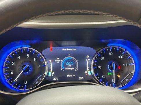 Used 2022 Chrysler Pacifica Touring-L FWD image 11