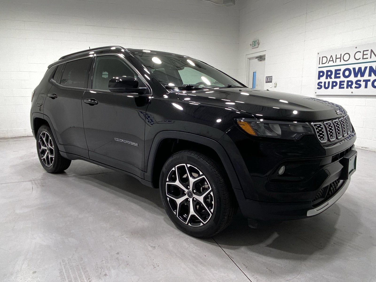 Used 2025 Jeep Compass Limited AWD/4WD image 2