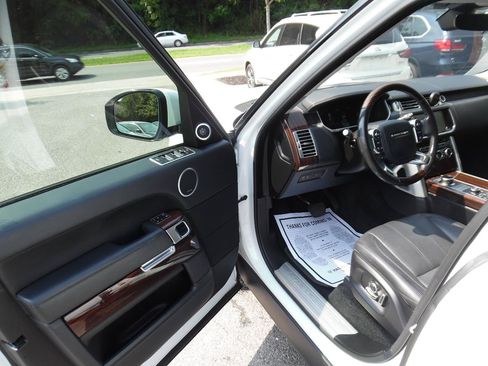 Used 2017 Land Rover Range Rover HSE AWD/4WD image 10