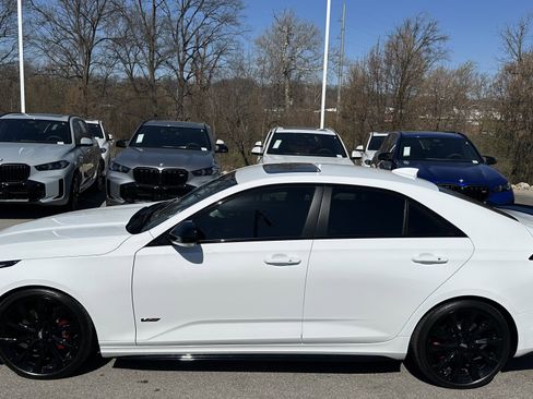 Used 2025 Cadillac CT4 V RWD image 7