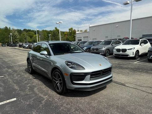 Used 2023 Porsche Macan S AWD/4WD image 7