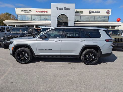 New 2025 Jeep Grand Cherokee L Altitude AWD/4WD image 8