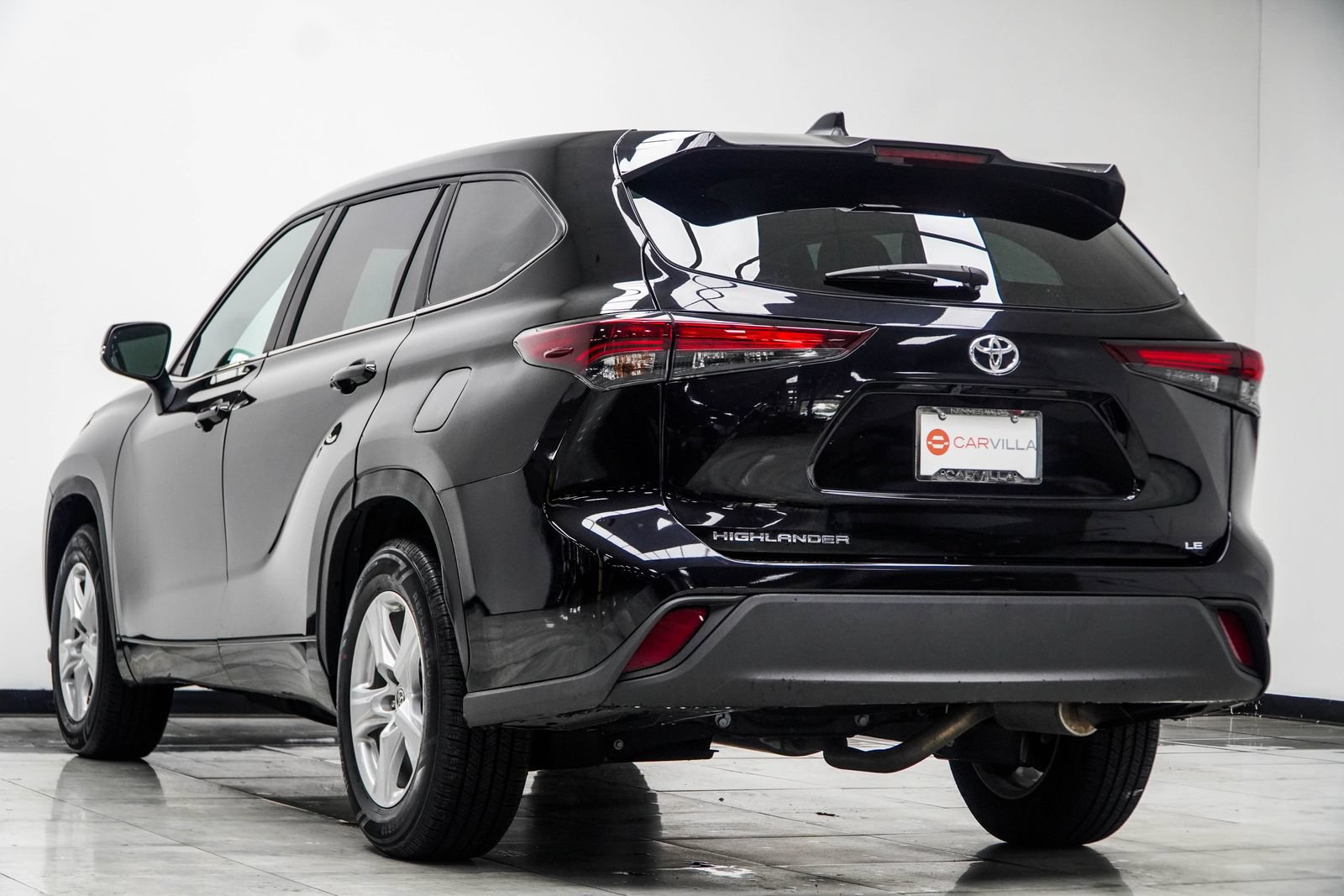 Used 2025 Toyota Highlander LE FWD image 12