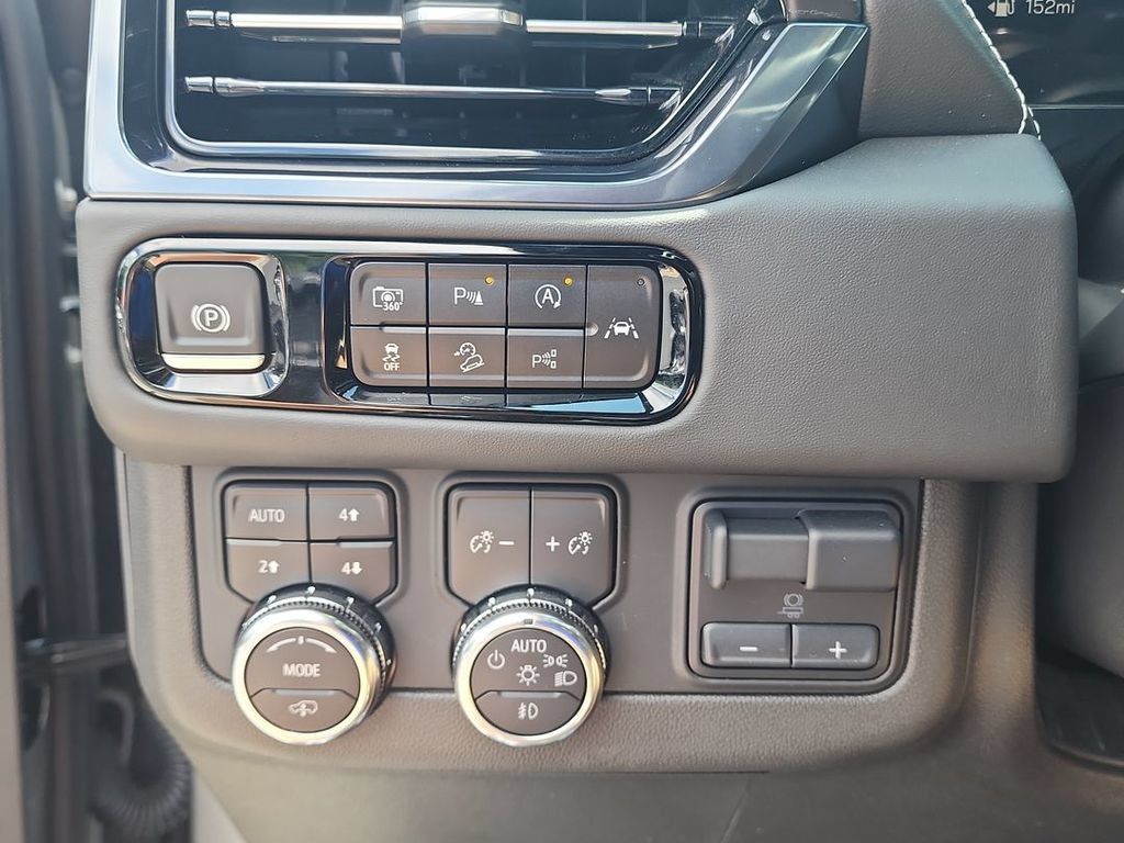 Certified 2025 GMC Yukon XL AT4 Ultimate AWD/4WD image 18