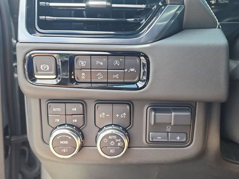 Certified 2025 GMC Yukon XL AT4 Ultimate AWD/4WD image 18