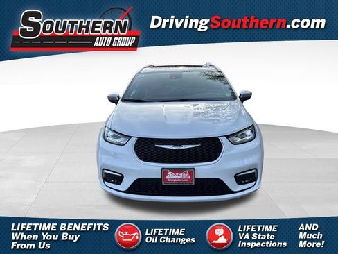 Used 2026 Chrysler Pacifica Pinnacle FWD image 1