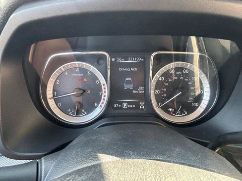 Used 2017 Nissan Titan PRO-4X w/ Pro-4x Convenience Package AWD/4WD image 20