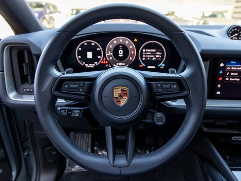 Certified 2025 Porsche Cayenne Coupe image 34