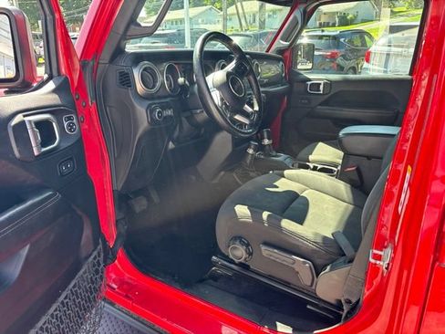 Used 2018 Jeep Wrangler Unlimited Sahara AWD/4WD image 11