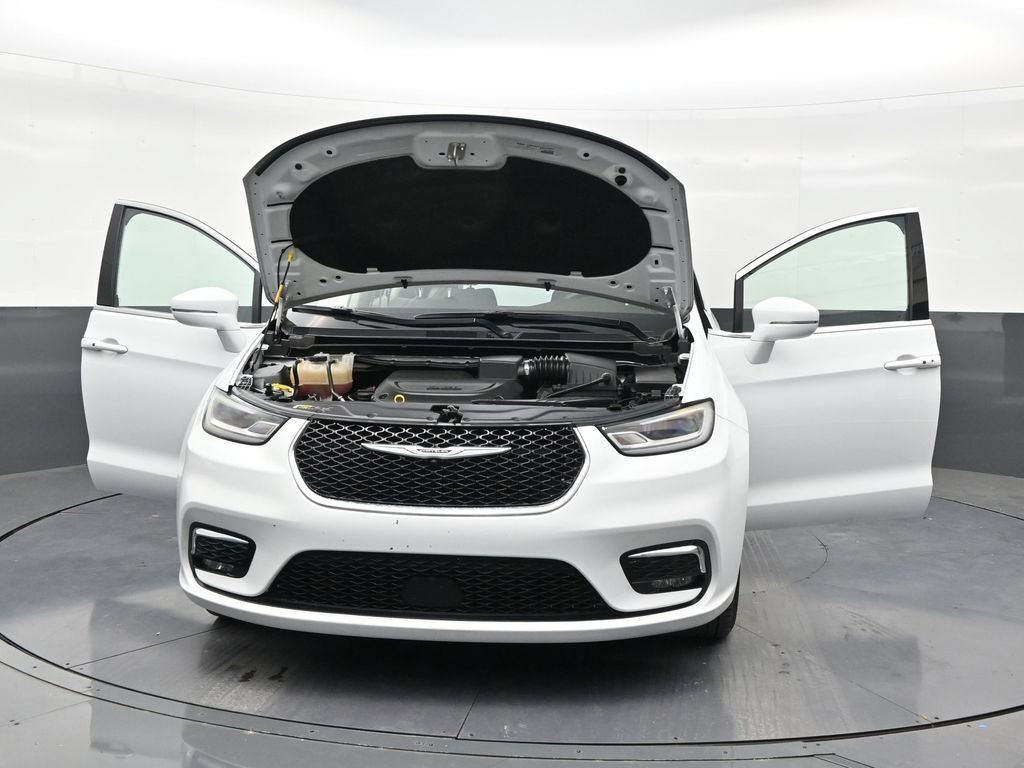 Used 2021 Chrysler Pacifica Touring FWD image 32