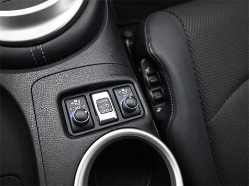 Used 2010 Nissan 370Z Touring image 25