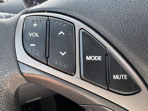 Used 2013 Hyundai Elantra GLS w/ Preferred Pkg FWD image 16