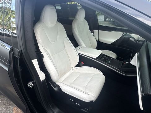 Used 2022 Tesla Model X Plaid image 28
