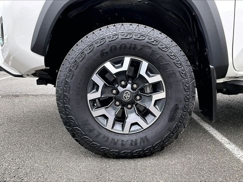 Used 2023 Toyota Tacoma TRD Off-Road image 9
