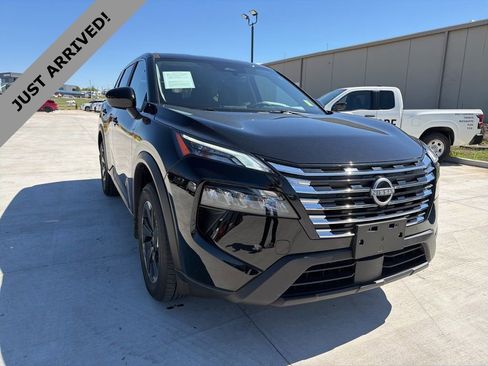 Certified 2025 Nissan Rogue SV image 3