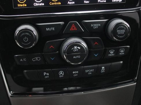 Used 2022 Jeep Grand Cherokee Laredo X image 9