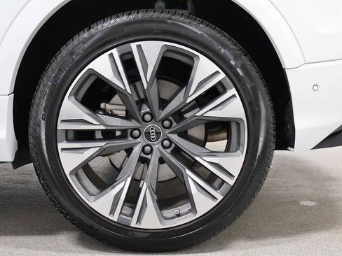 Used 2025 Audi Q8 Premium Plus w/ Premium Plus Package image 37