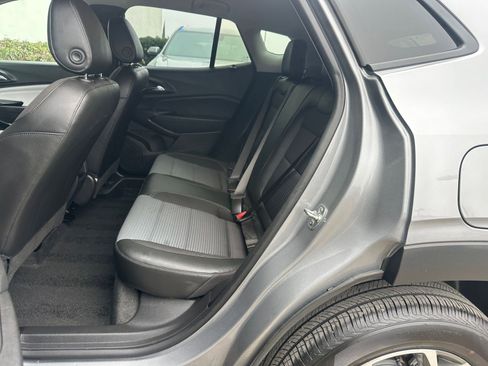 Used 2025 Chevrolet Trax LT image 38