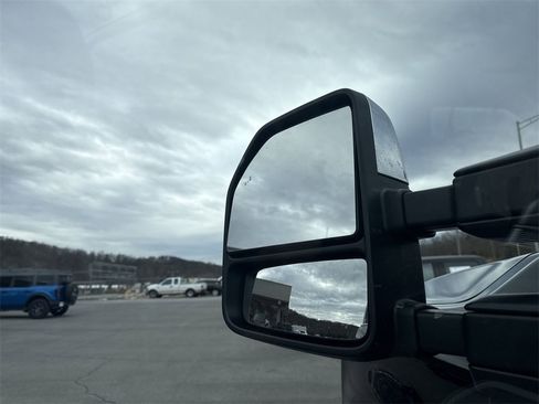 Certified 2024 Ford F350 Platinum w/ Tremor Off-Road Package image 22