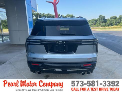 Used 2025 Chevrolet Traverse RS w/ LPO, Floor Liner Package AWD/4WD image 5