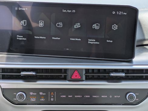 Certified 2025 Kia Sorento S w/ Panoramic Sunroof Package FWD image 15