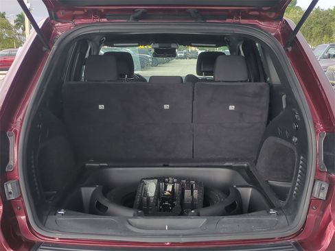 Used 2020 Jeep Grand Cherokee Laredo image 15