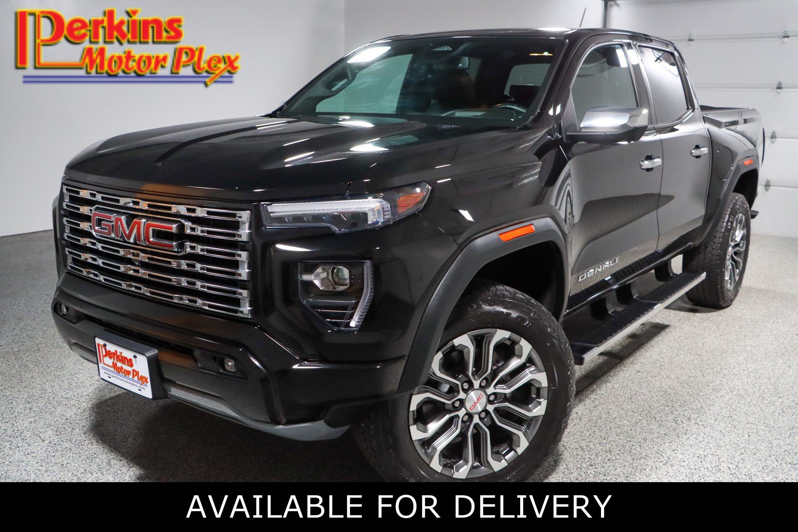 Used 2023 GMC Canyon Denali AWD/4WD image 1