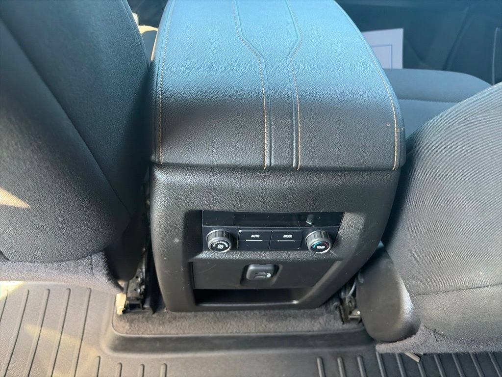 Used 2019 Chevrolet Traverse LT FWD image 13