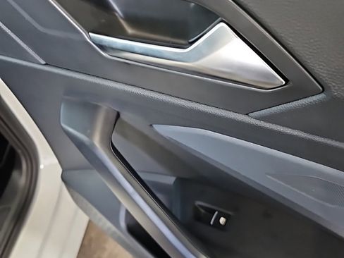 Used 2025 Volkswagen Jetta SE image 16