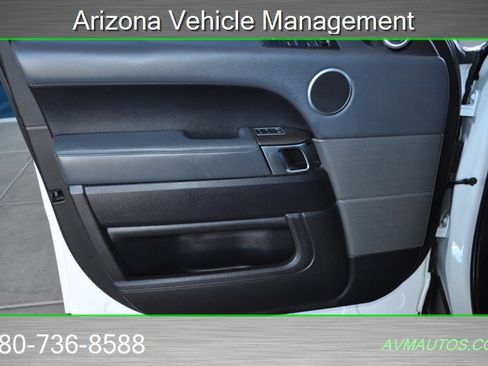 Used 2014 Land Rover Range Rover Sport SE image 26