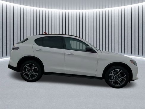 New 2025 Alfa Romeo Stelvio Sprint image 4