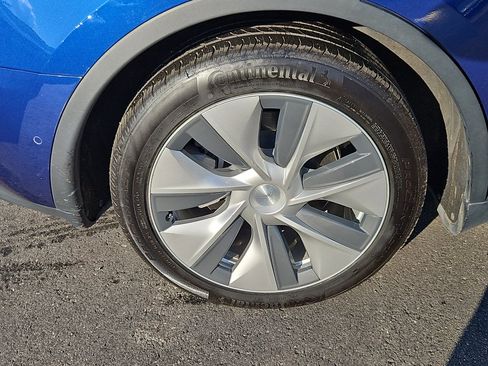 Used 2022 Tesla Model Y Long Range image 28