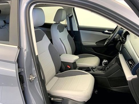 Certified 2023 Volkswagen Taos SE w/ Panoramic Sunroof Package image 7