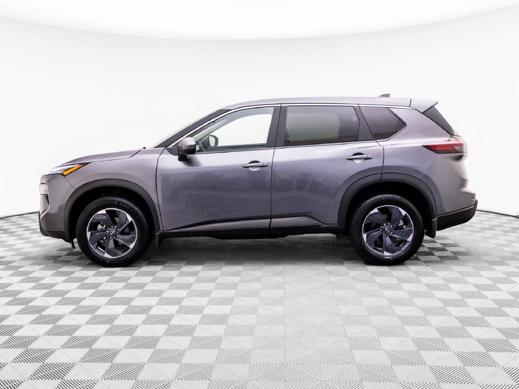 Used 2024 Nissan Rogue SV AWD/4WD image 2