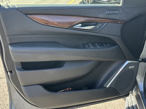 Used 2020 Cadillac Escalade Luxury w/ Escalade Sport Edition AWD/4WD image 16
